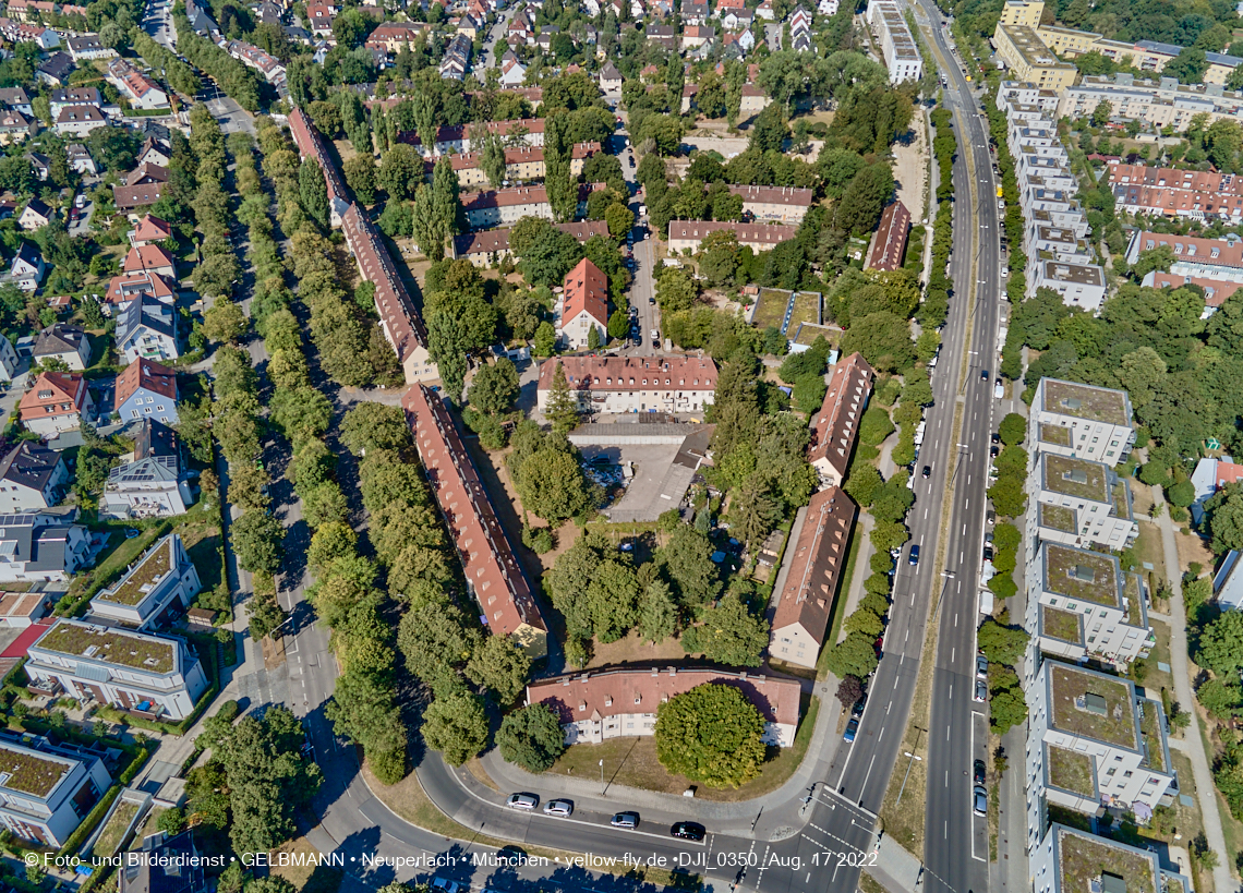 17.08.2022 - Luftbilder von der Baustelle Maikäfersiedlung in Berg am Laim